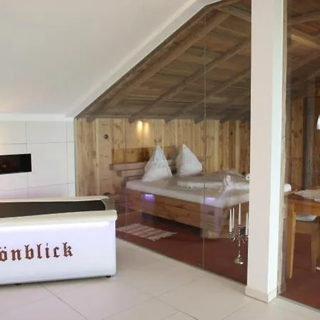 Schoenblick Hohenbogen Neukirchen beim Heiligen Blut