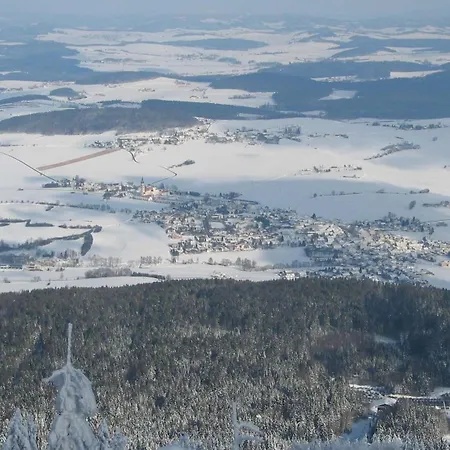 Schoenblick Hohenbogen Neukirchen beim Heiligen Blut