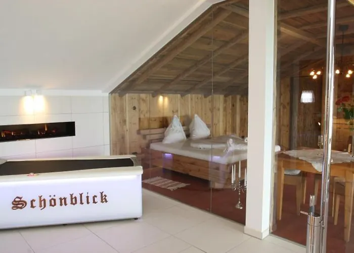 Schoenblick Hohenbogen Neukirchen beim Heiligen Blut